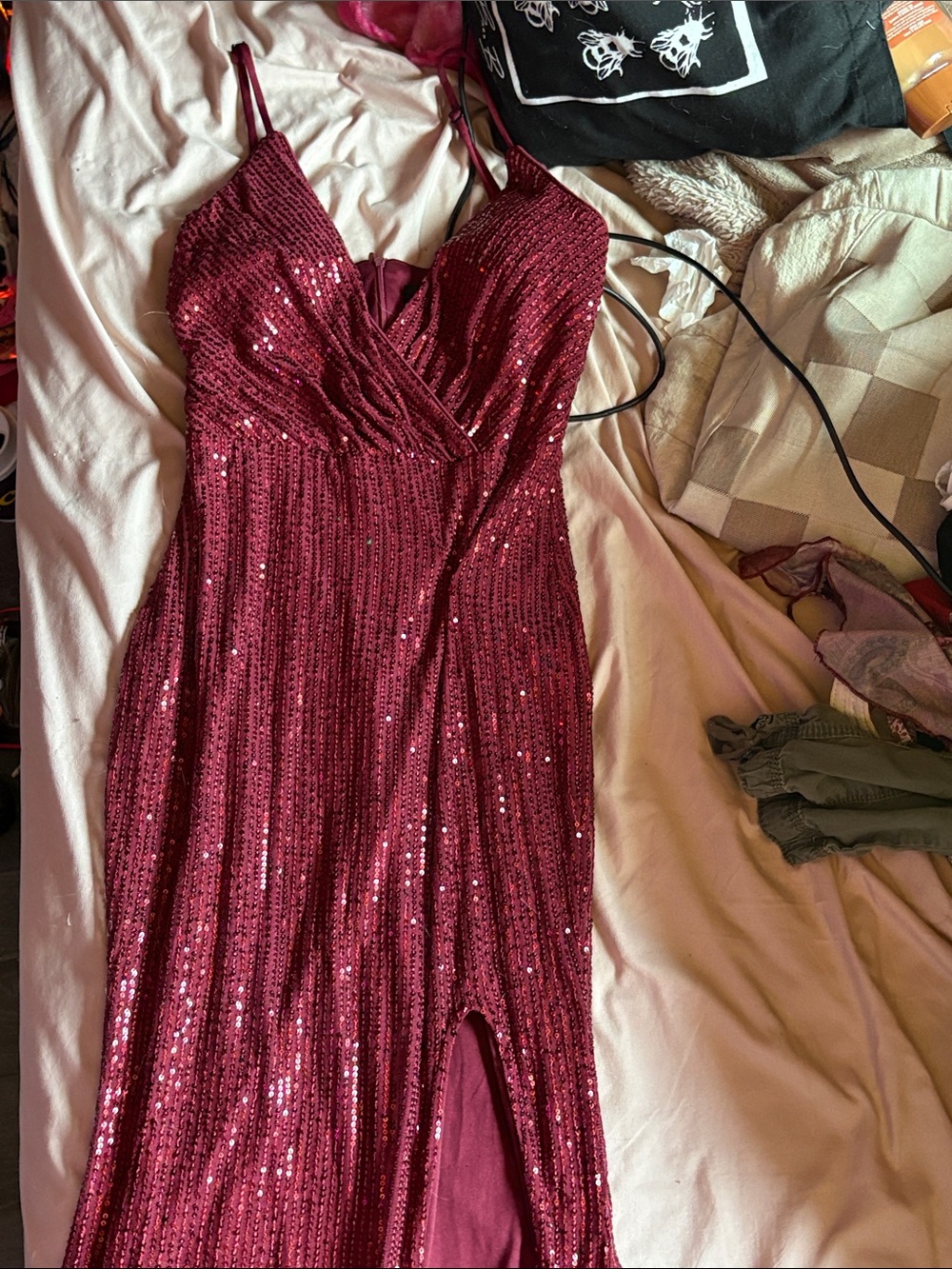 Women’s Sequin Burgundy Evening Dress with Spaghetti Straps